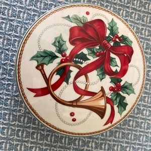 Mikasa covered Xmas candy dish